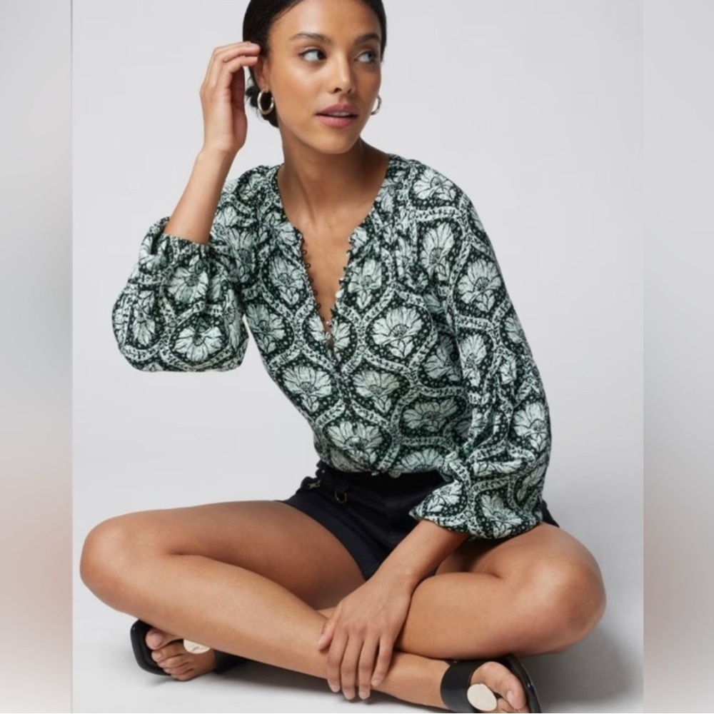 White House Black Market Crinkle Blouse - Picture 15 of 15
